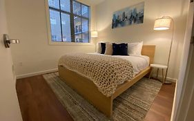 Spacious Waterfront Flat In Downtown Seattle
